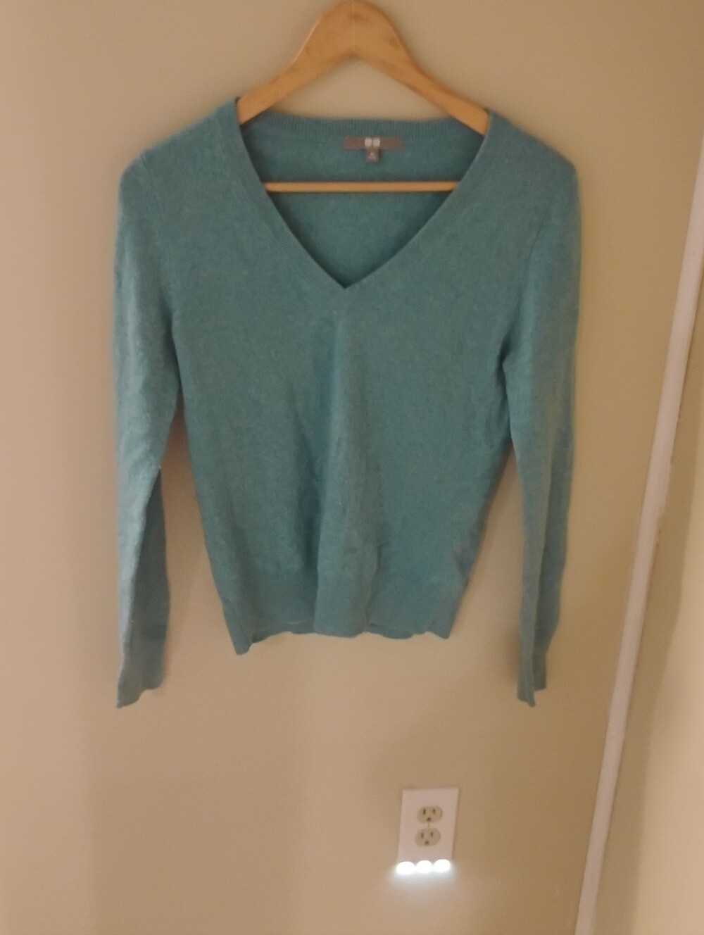 Uniqlo Womens Long Sleeve V Neck Cashmere Sweater Sz XS